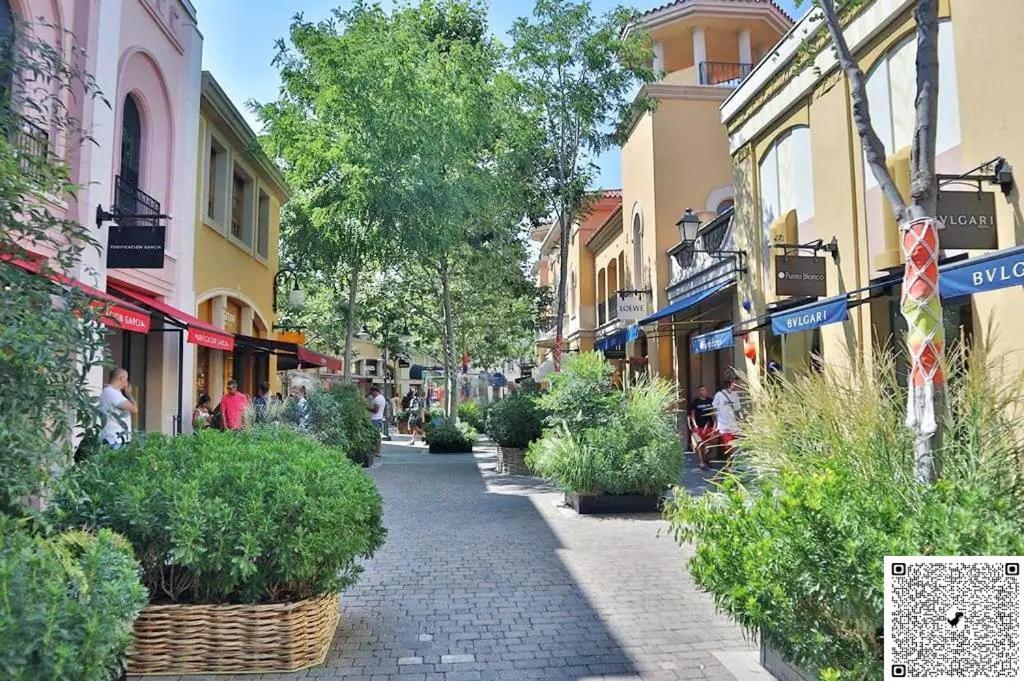 Apartamento Las Rozas Centro Con Parking Incluido Eksteriør bilde